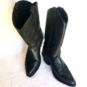 👢Black leather cowgirl boots 👢